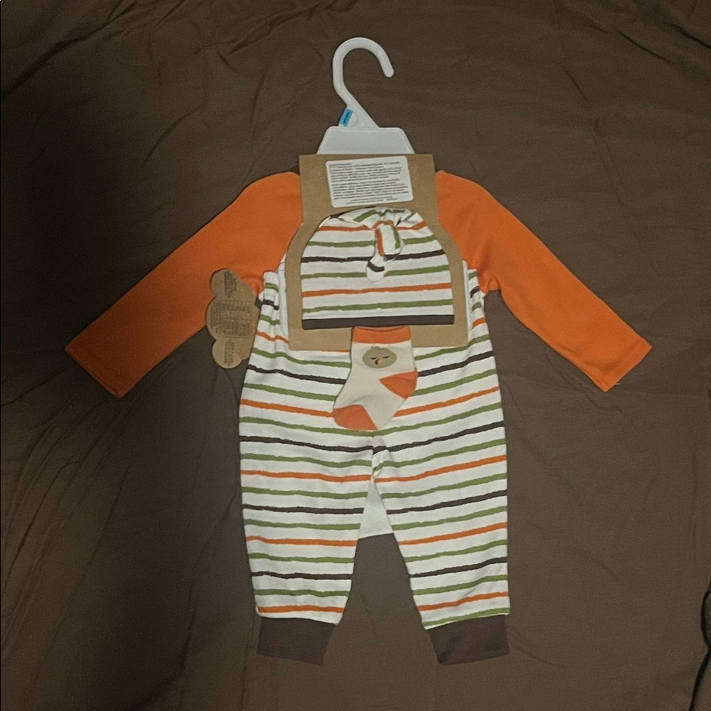 New Baby 4 Piece Set - Picture 3 of 4
